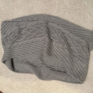 New York & Company Gray Cable Knit infinity Scarf NWOT